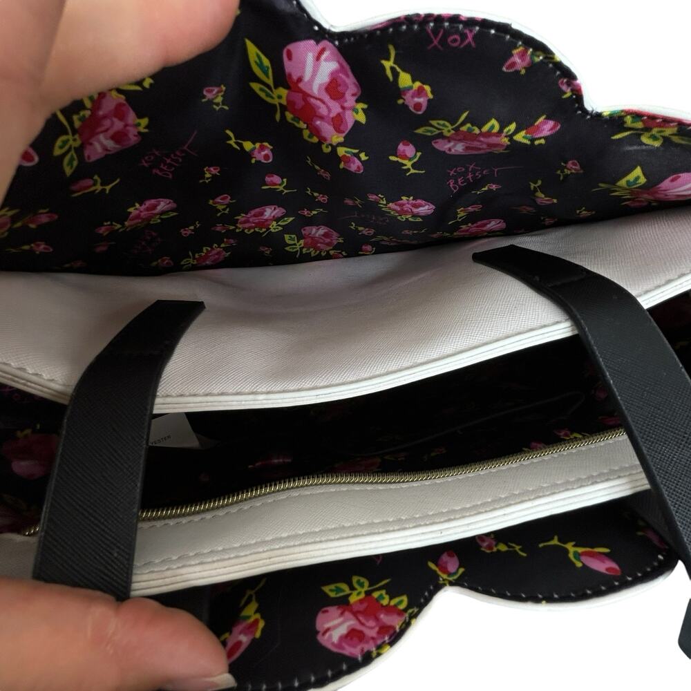 Betsey Johnson Black and White Scallop Shoulder Bag - Picture 15 of 16